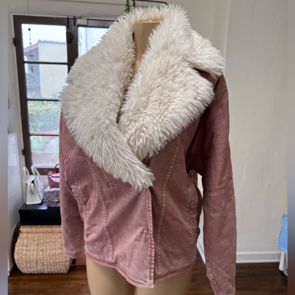 Free People Pink Denim Jacket with White Faux Fur Collar NWT - Picture 4 of 11